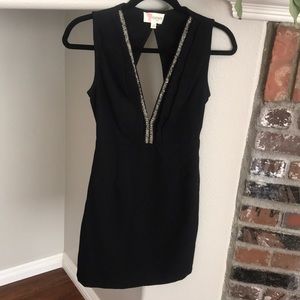 L’atiste by Amy Black deep v cocktail dress
